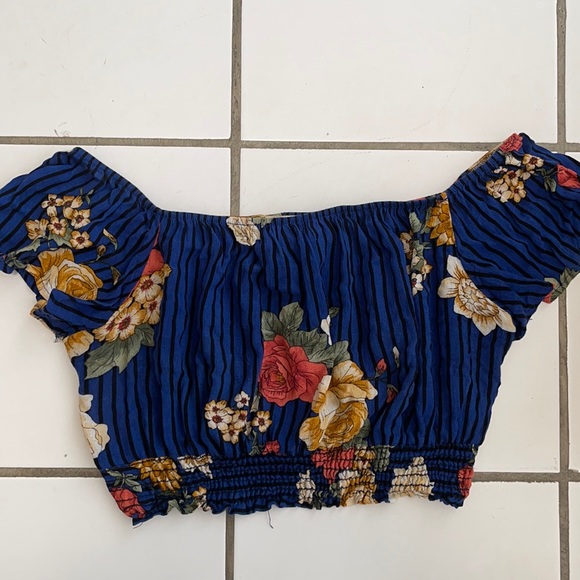 Very cute crop top - Picture 1 of 1